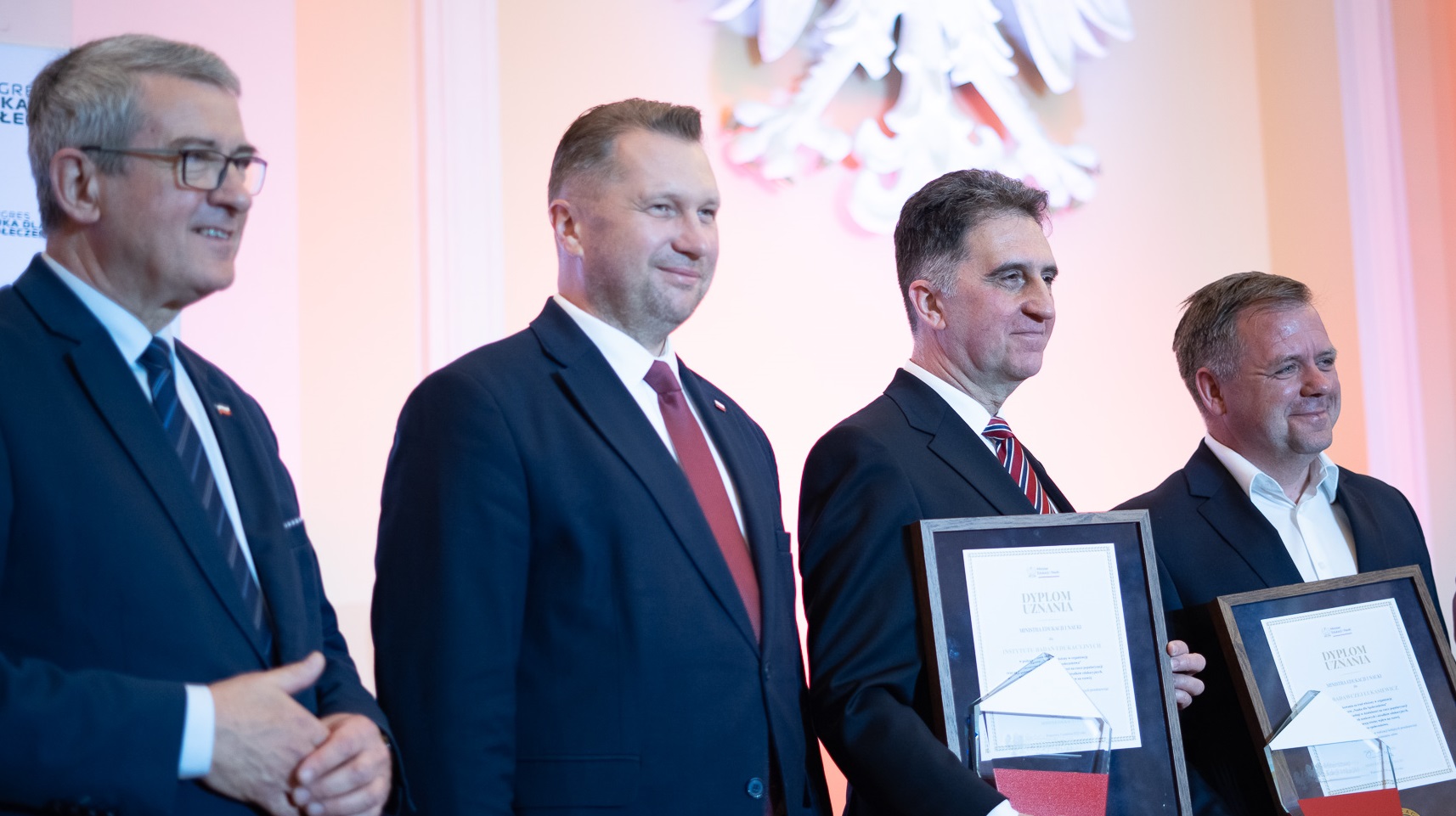 Od lewej: Wojciech Murdzek, Sekretarzem Stanu MEiN; Przemysław Czarnek, Minister Edukacji i Nauki; Paweł Gondek, Zastępca Dyrektora IBE ds. Naukowych
